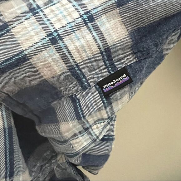 Patagonia cotton button down shirt men’s size XL blue plaid - Picture 3 of 4